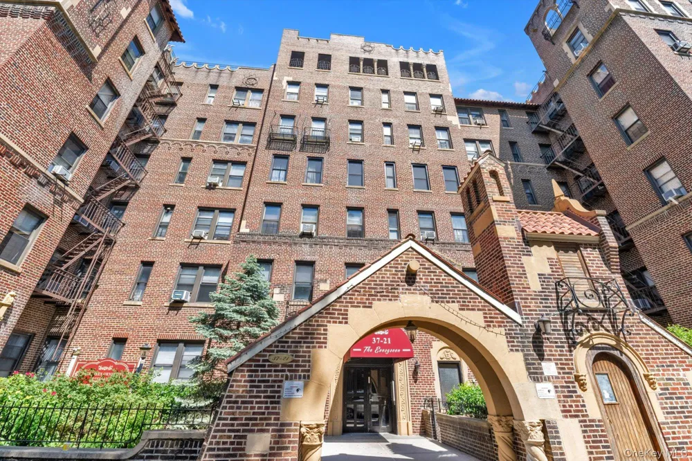 37-21 80th Street #3M Jackson Heights, NY 11372