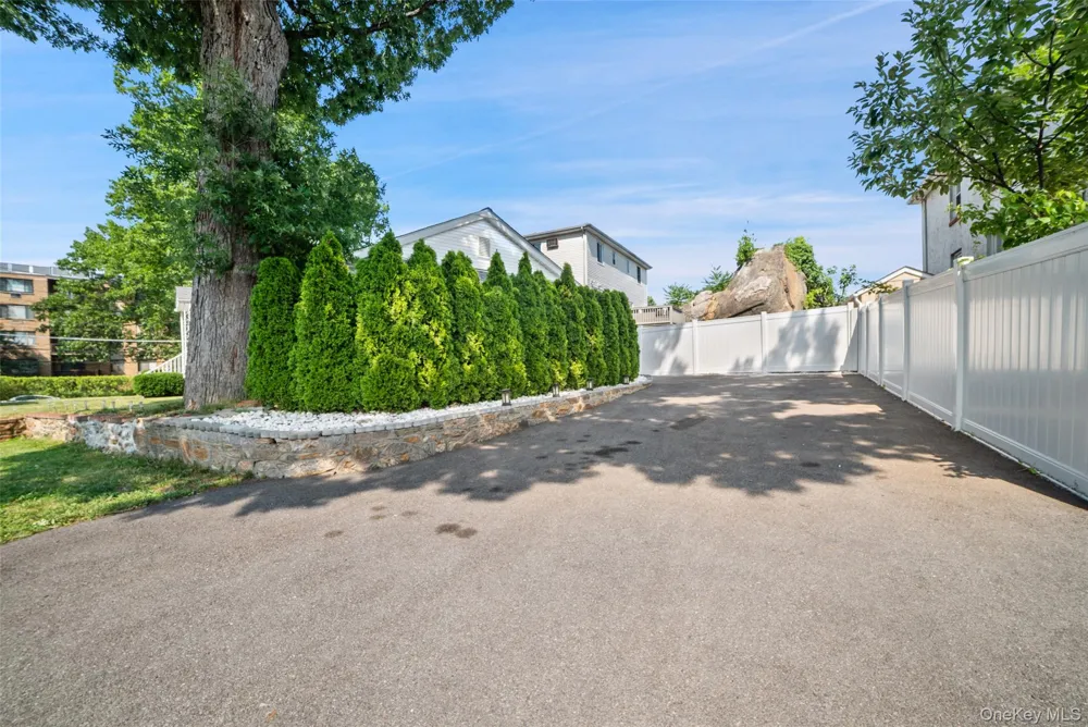 1090 Midland Avenue Bronxville, NY 10708