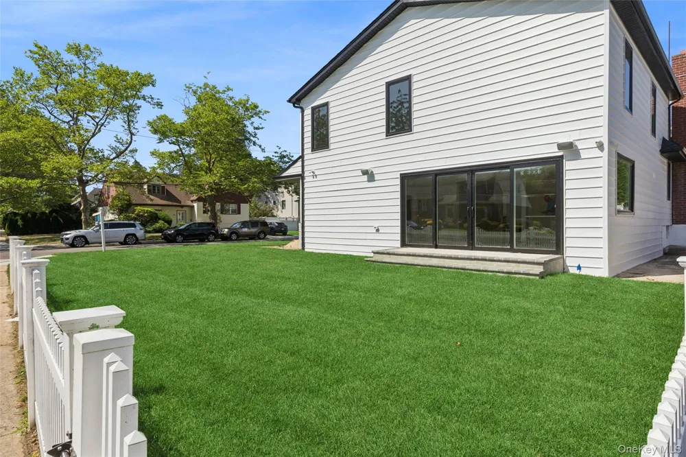 934 Eileen Terrace Woodmere, NY 11598