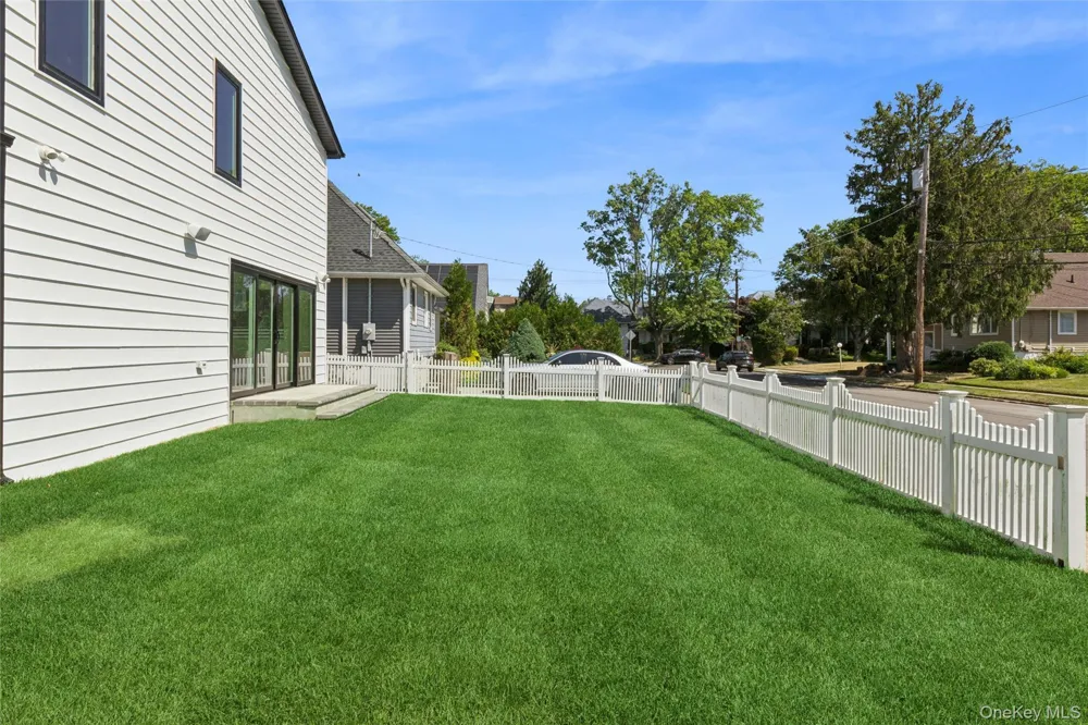 934 Eileen Terrace Woodmere, NY 11598