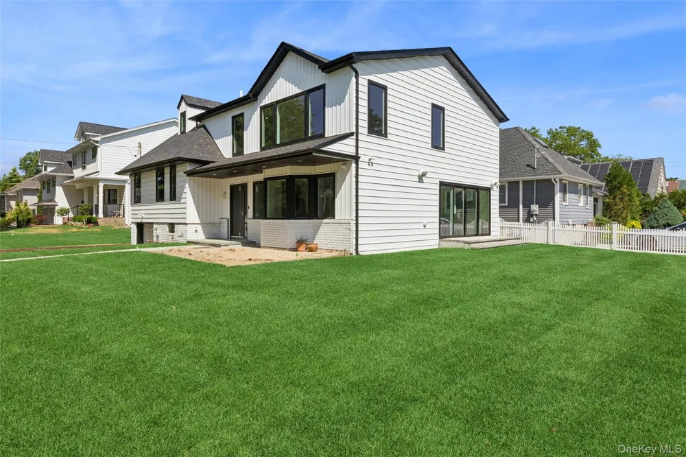 934 Eileen Terrace Woodmere, NY 11598