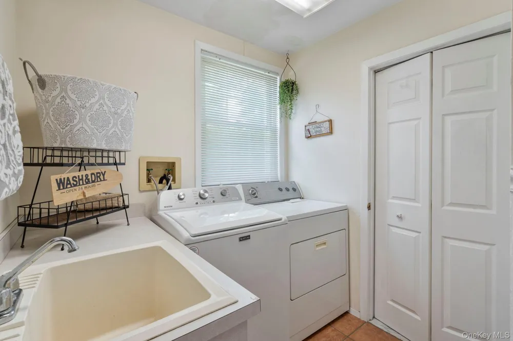20 Spaulding Lane Stony Brook, NY 11790