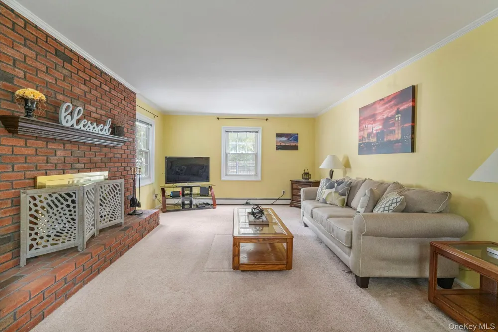 20 Spaulding Lane Stony Brook, NY 11790