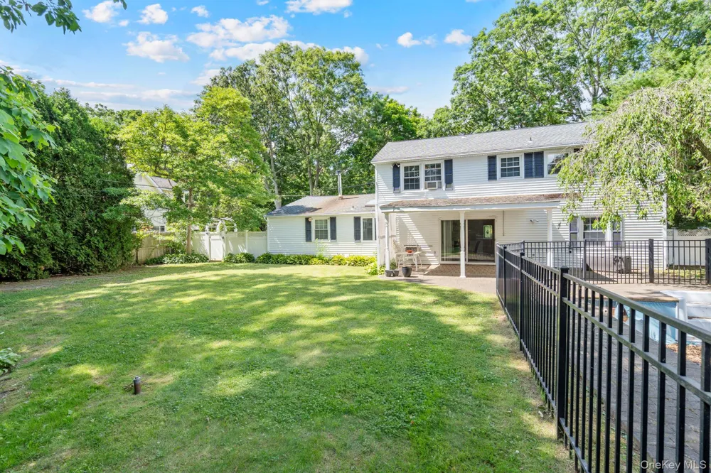 20 Spaulding Lane Stony Brook, NY 11790