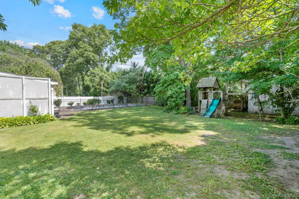 20 Spaulding Lane Stony Brook, NY 11790