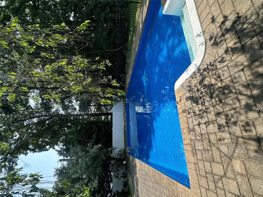 20 Spaulding Lane Stony Brook, NY 11790