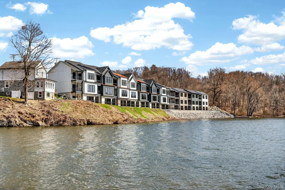 2 Icehouse Drive Saugerties, NY 12477