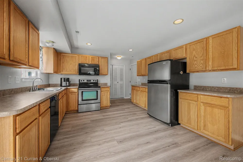 41973 Milton Drive Van Buren Charter Township, MI 48111