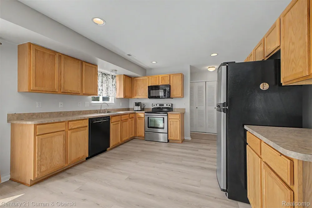 41973 Milton Drive Van Buren Charter Township, MI 48111