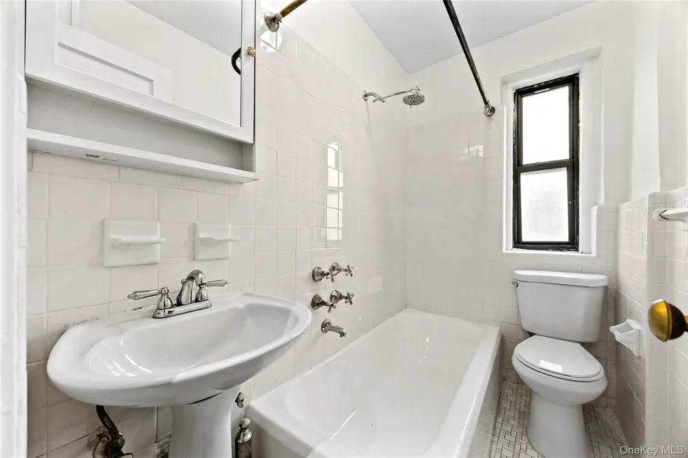 35-35 75th Street #625 Jackson Heights, NY 11372
