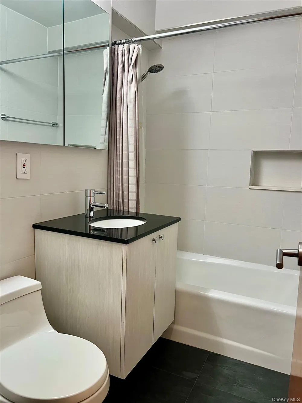 411 E 53rd Street #8L New York (Manhattan), NY 10022