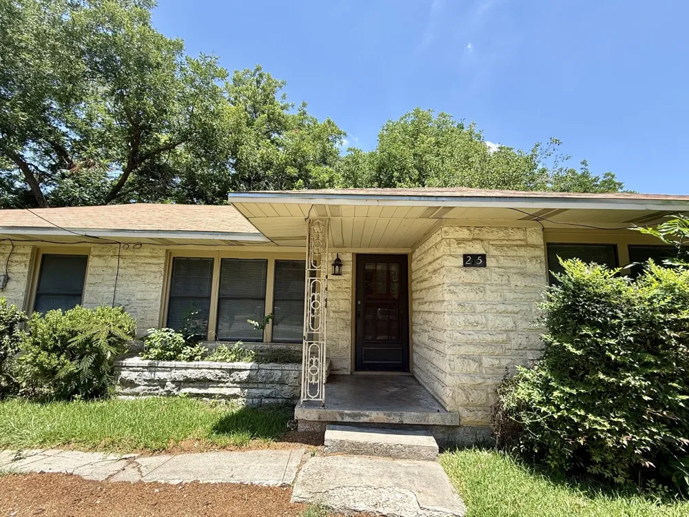 215 W Tennie Street Gainesville, TX 76240