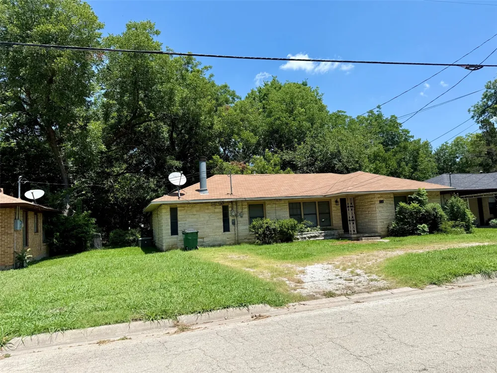 215 W Tennie Street Gainesville, TX 76240
