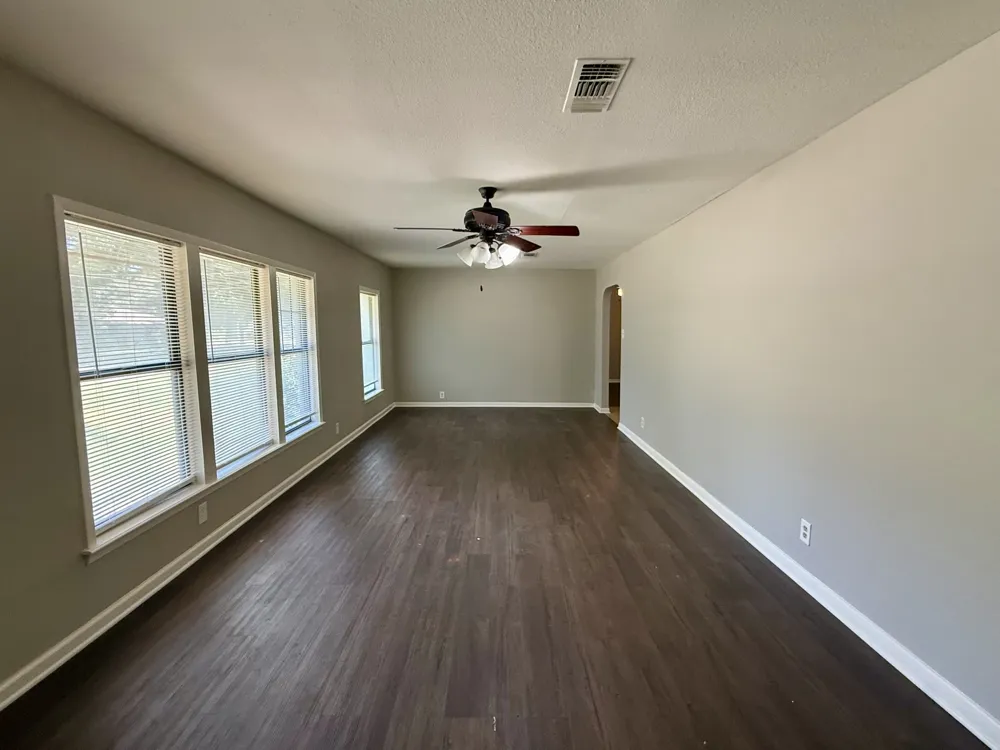 215 W Tennie Street Gainesville, TX 76240