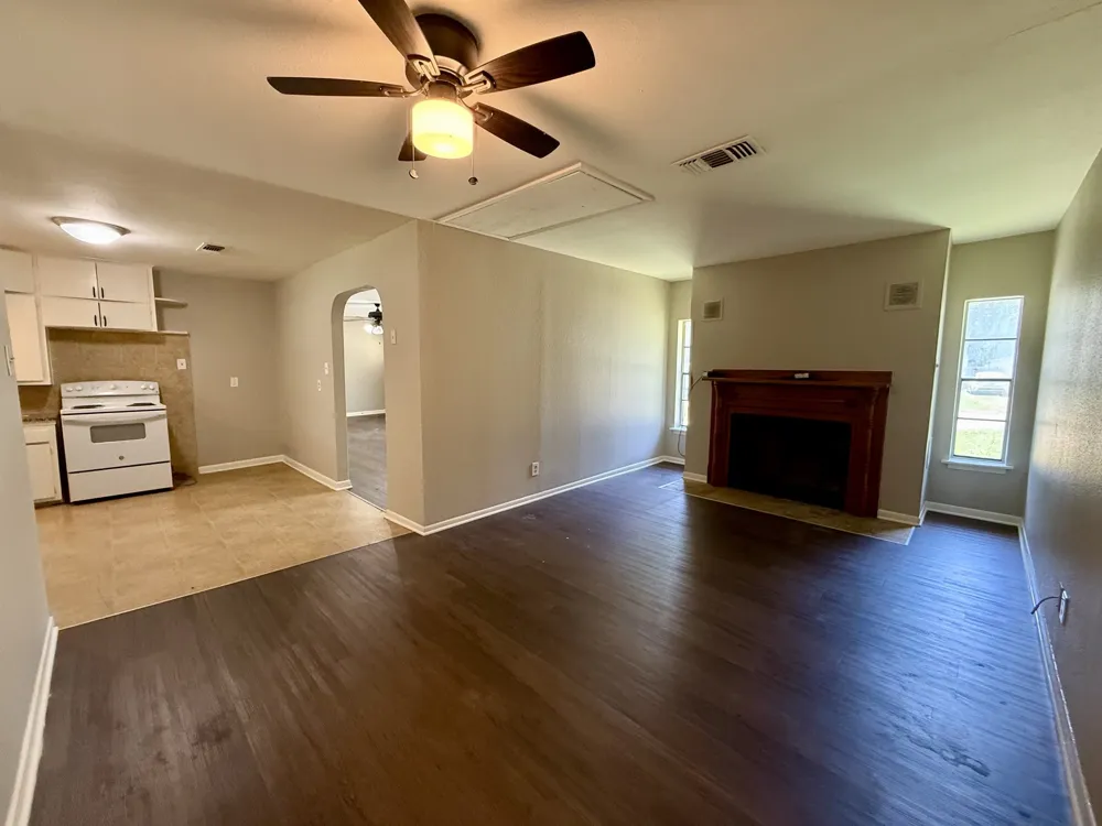 215 W Tennie Street Gainesville, TX 76240