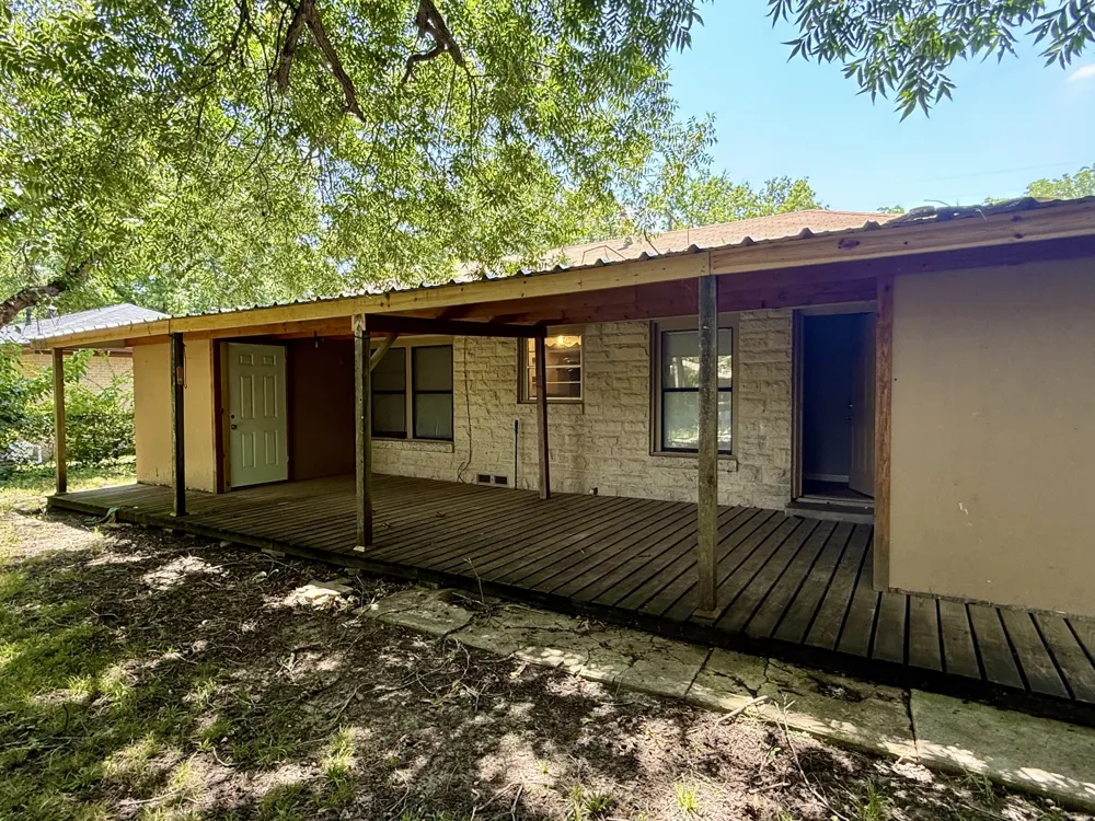 215 W Tennie Street Gainesville, TX 76240