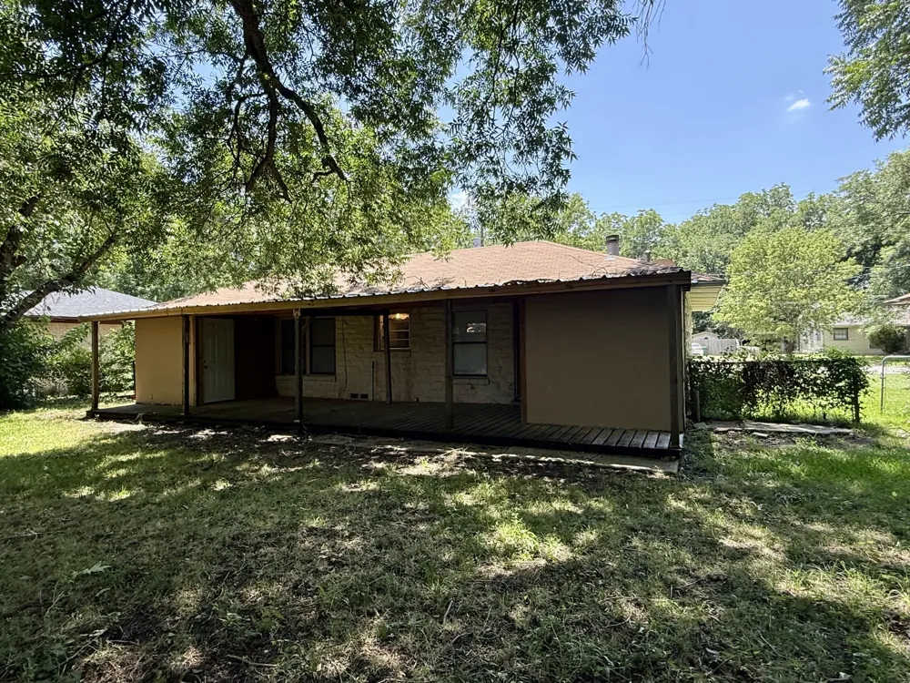 215 W Tennie Street Gainesville, TX 76240