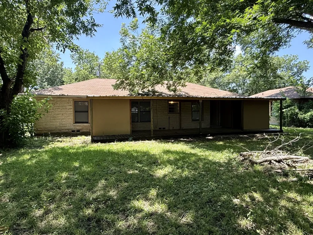 215 W Tennie Street Gainesville, TX 76240