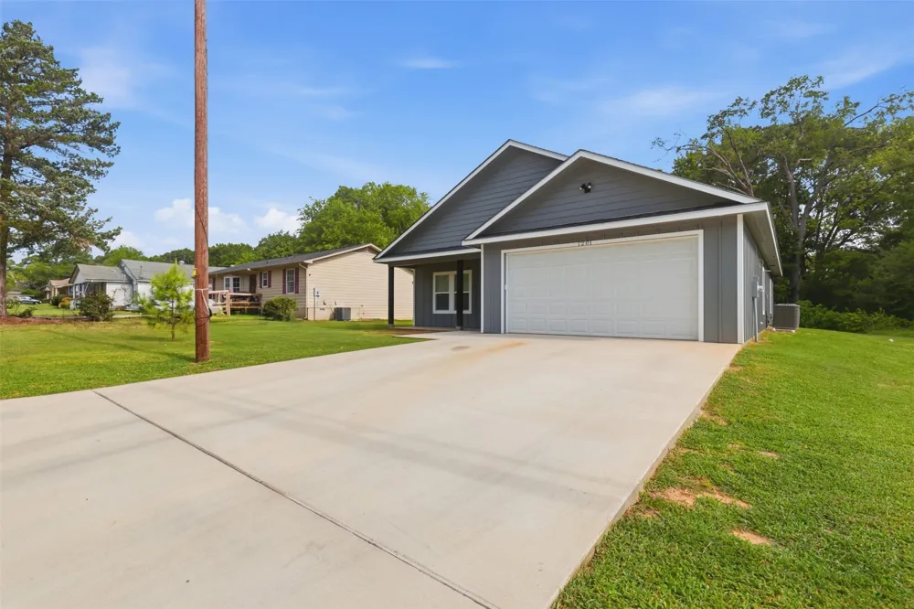 1201 E 8th St Mt Pleasant, TX 75455