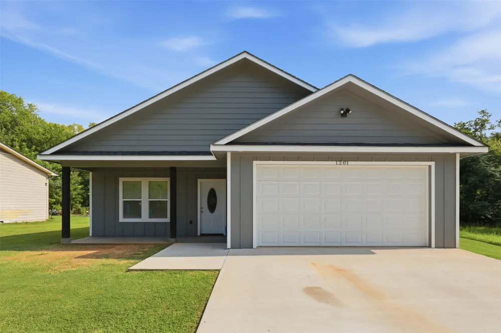 1201 E 8th St Mt Pleasant, TX 75455