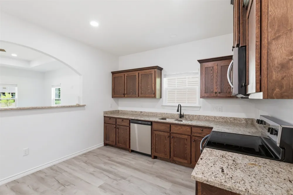 1201 E 8th St Mt Pleasant, TX 75455