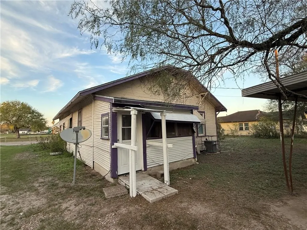 519 W Mesquite Avenue Kingsville, TX 78363