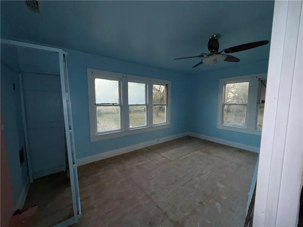 519 W Mesquite Avenue Kingsville, TX 78363