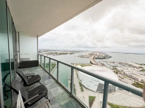 888 Biscayne Blvd #4005