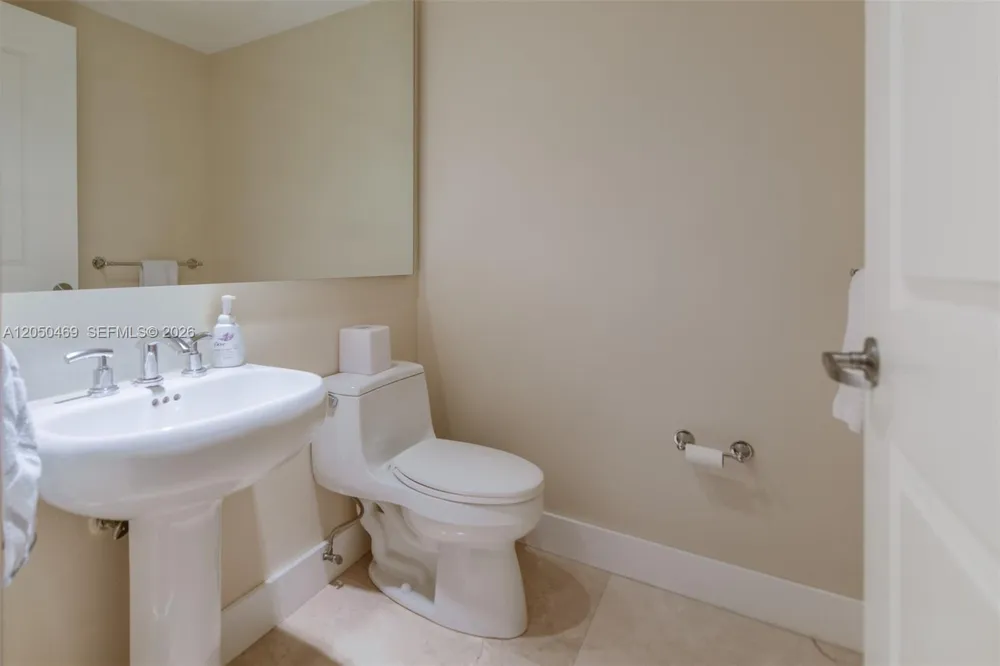 3101 S Ocean Dr #404 Hollywood, FL 33019