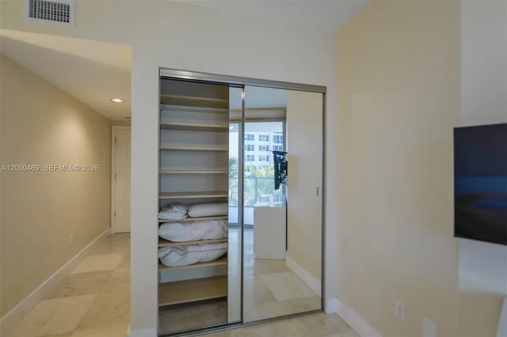3101 S Ocean Dr #404 Hollywood, FL 33019