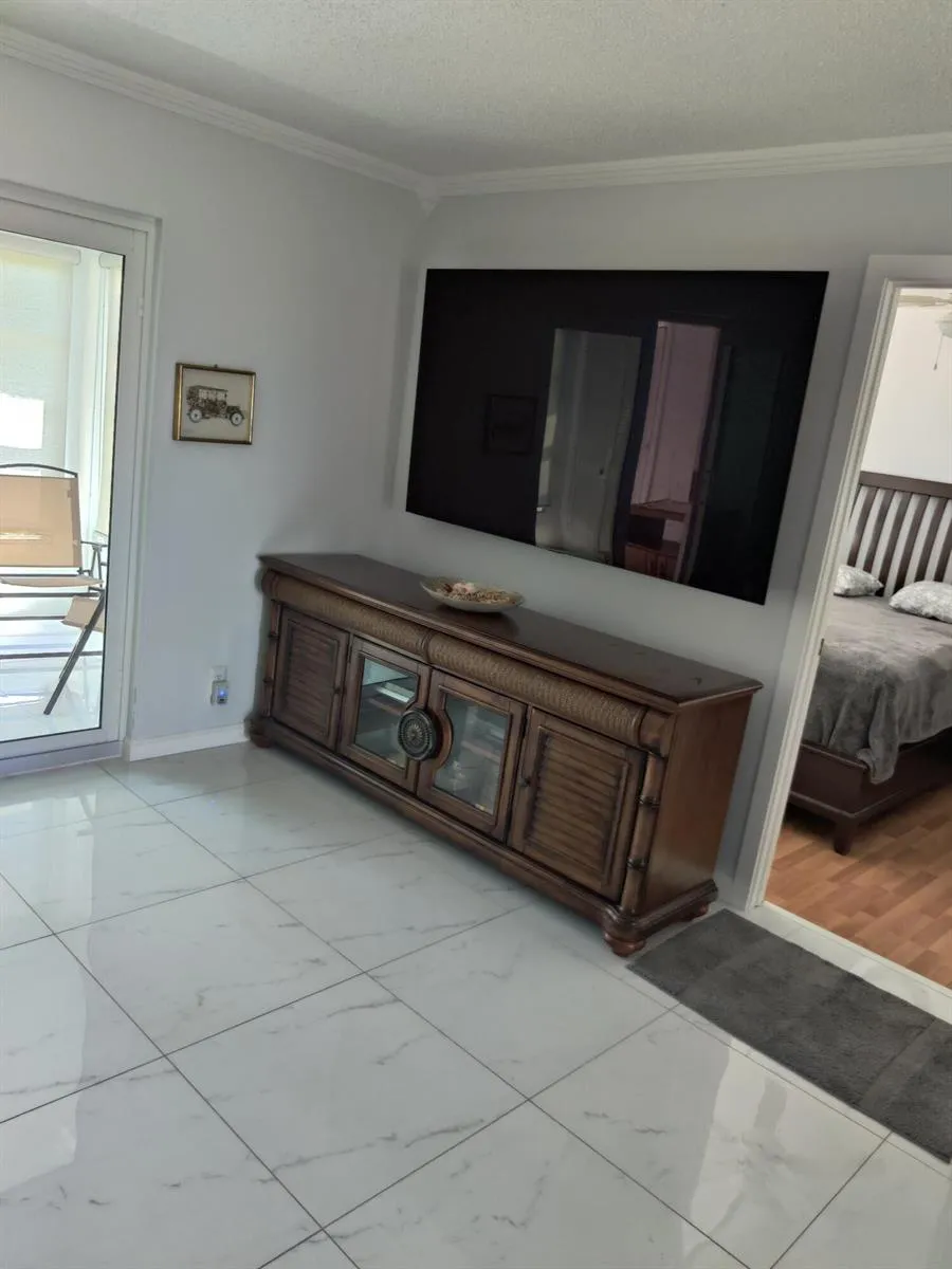 225 Bonnie Boulevard #405 Palm Springs, FL 33461
