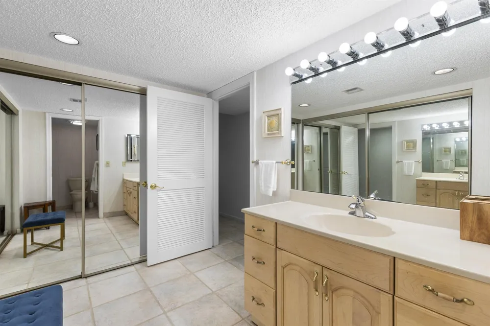 5172 SE Club Way #207 Stuart, FL 34997