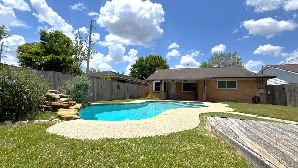 606 Nevada Street South Houston, TX 77587