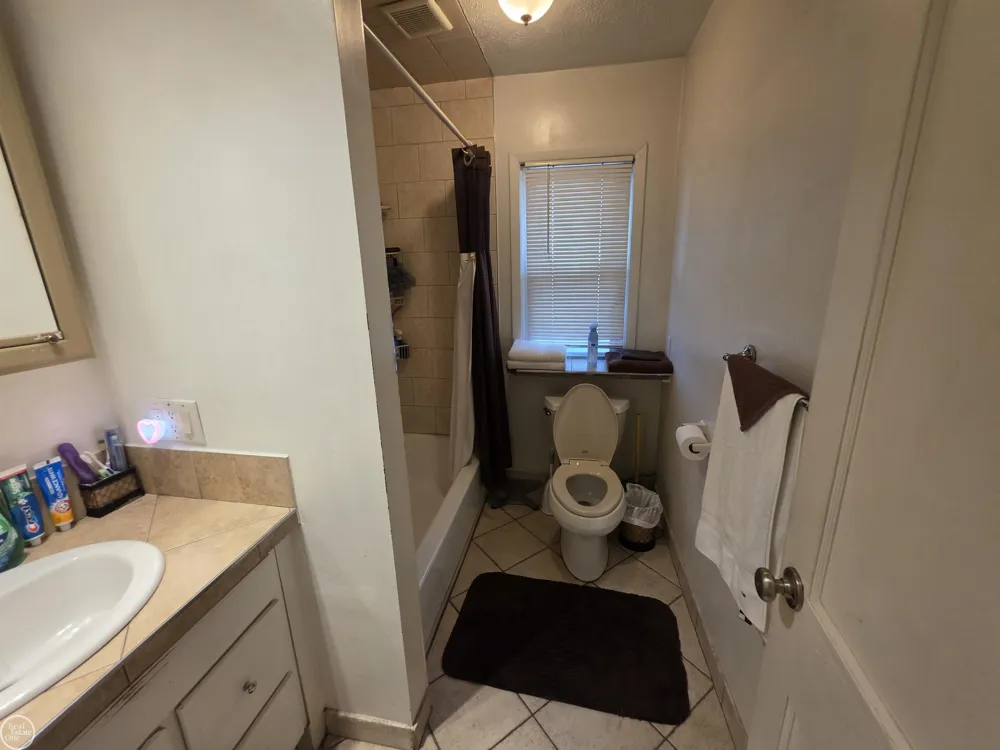 805 E PEARL AVENUE Hazel Park City, MI 48030