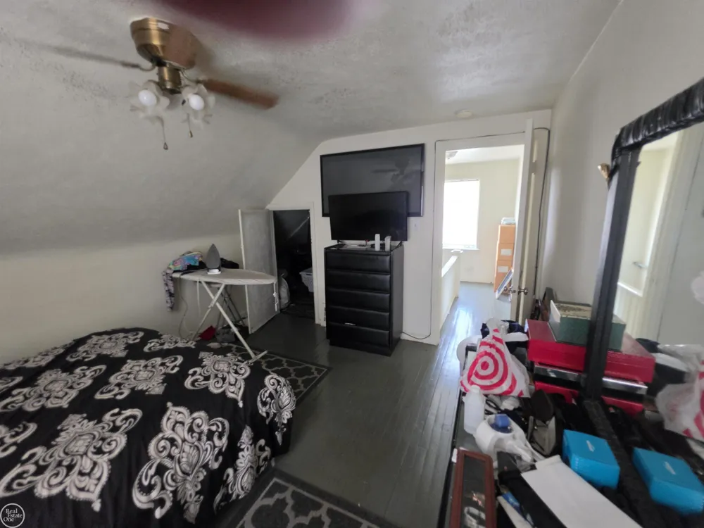 805 E PEARL AVENUE Hazel Park City, MI 48030