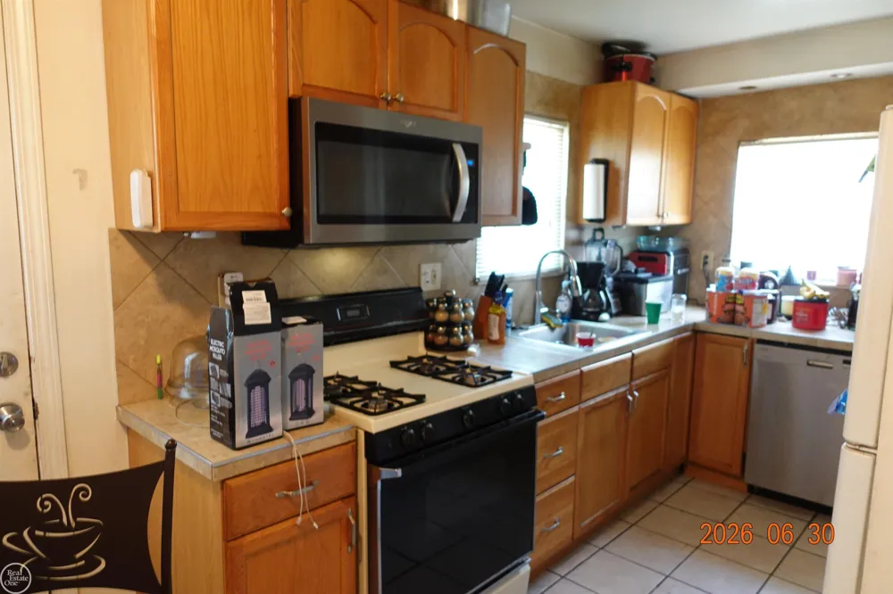 805 E PEARL AVENUE Hazel Park City, MI 48030
