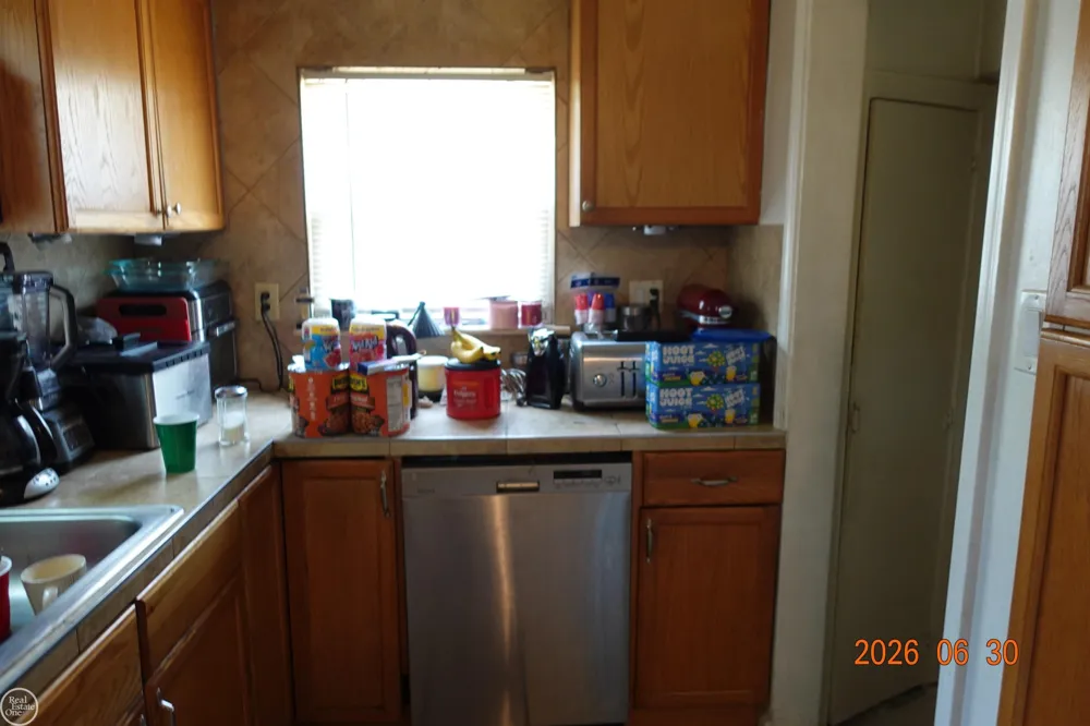 805 E PEARL AVENUE Hazel Park City, MI 48030