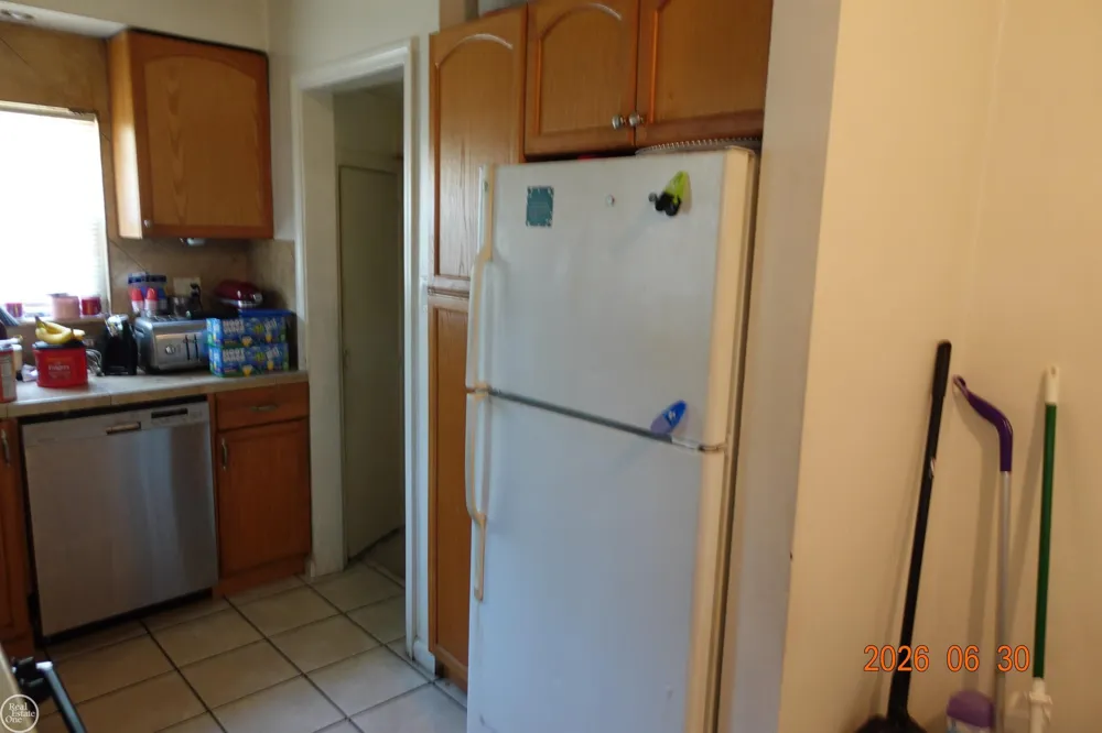 805 E PEARL AVENUE Hazel Park City, MI 48030