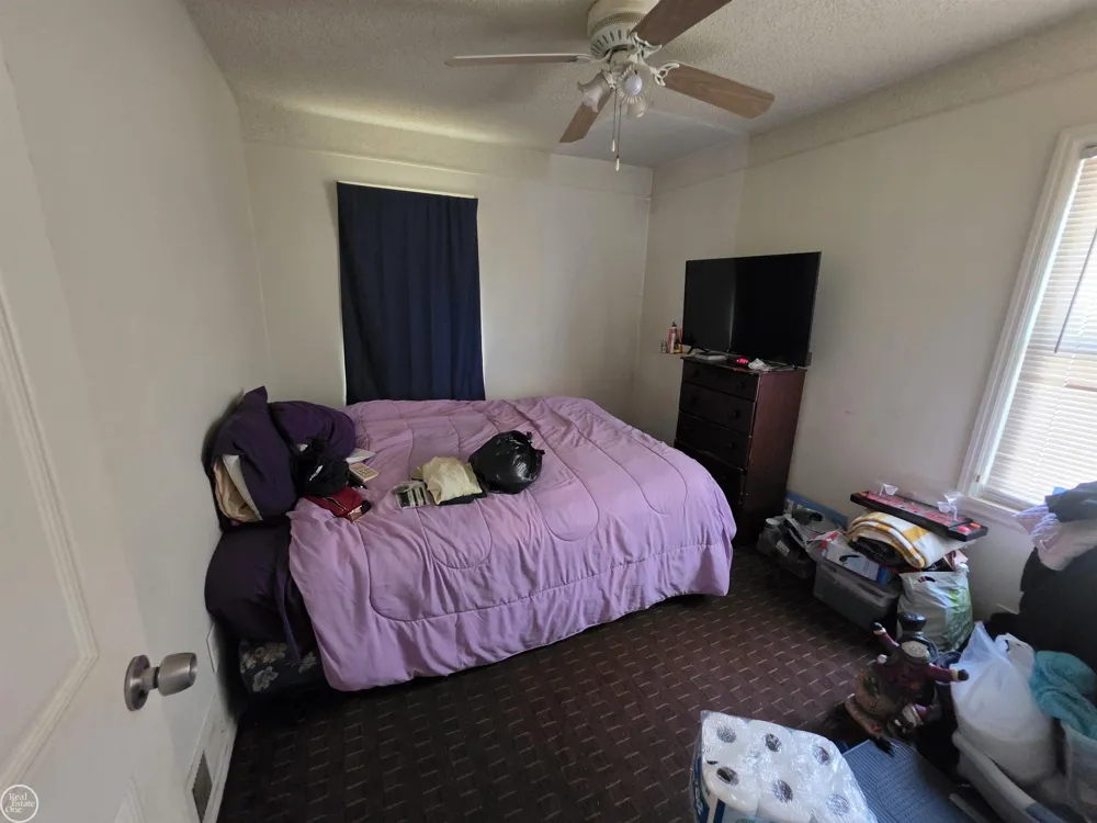 805 E PEARL AVENUE Hazel Park City, MI 48030