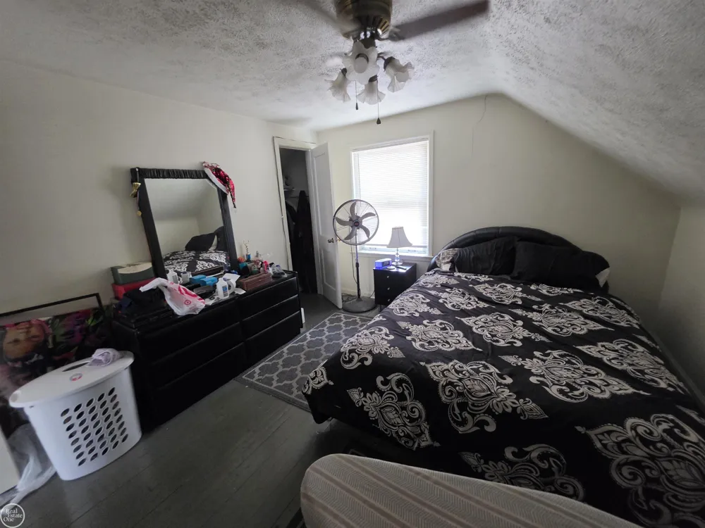 805 E PEARL AVENUE Hazel Park City, MI 48030