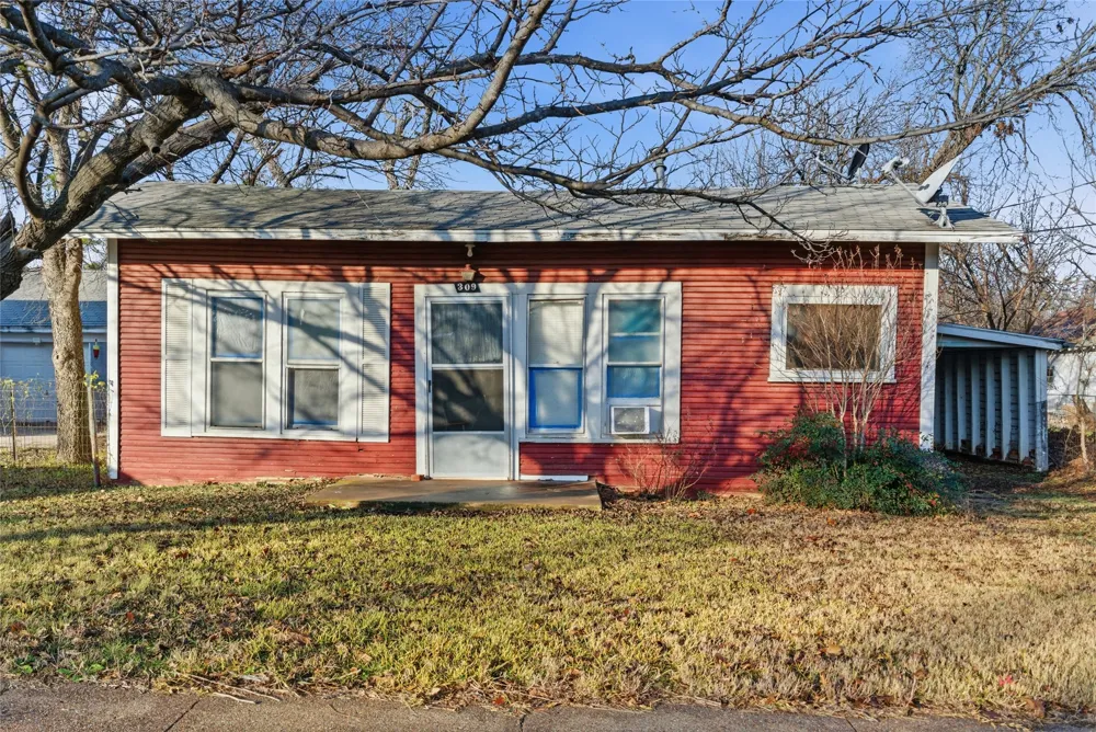 309 S Ostrom Avenue Eastland, TX 76448