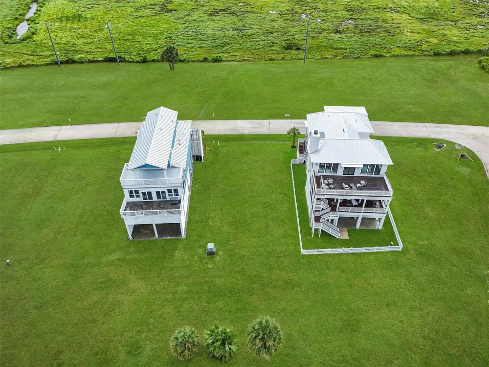 10814 Sweetwater Cove Boulevard Galveston, TX 77554