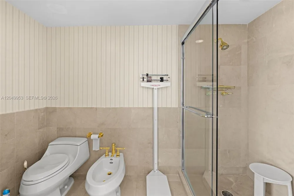 5025 Collins Ave #1707 Miami Beach, FL 33140