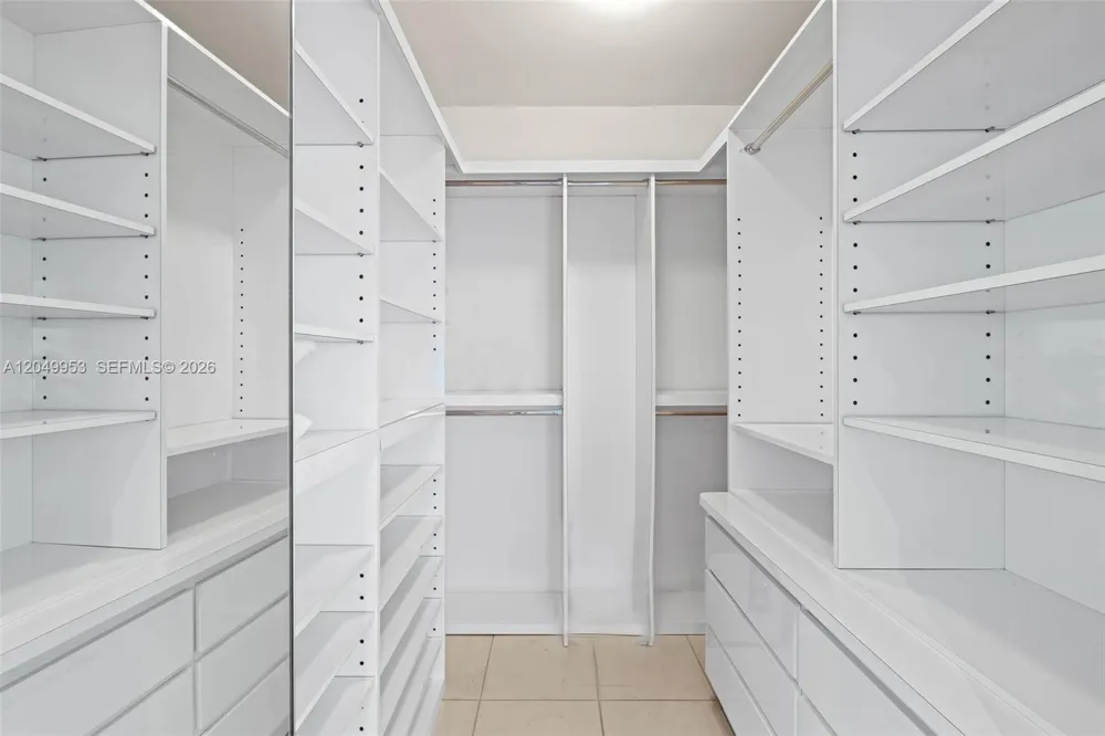 5025 Collins Ave #1707 Miami Beach, FL 33140