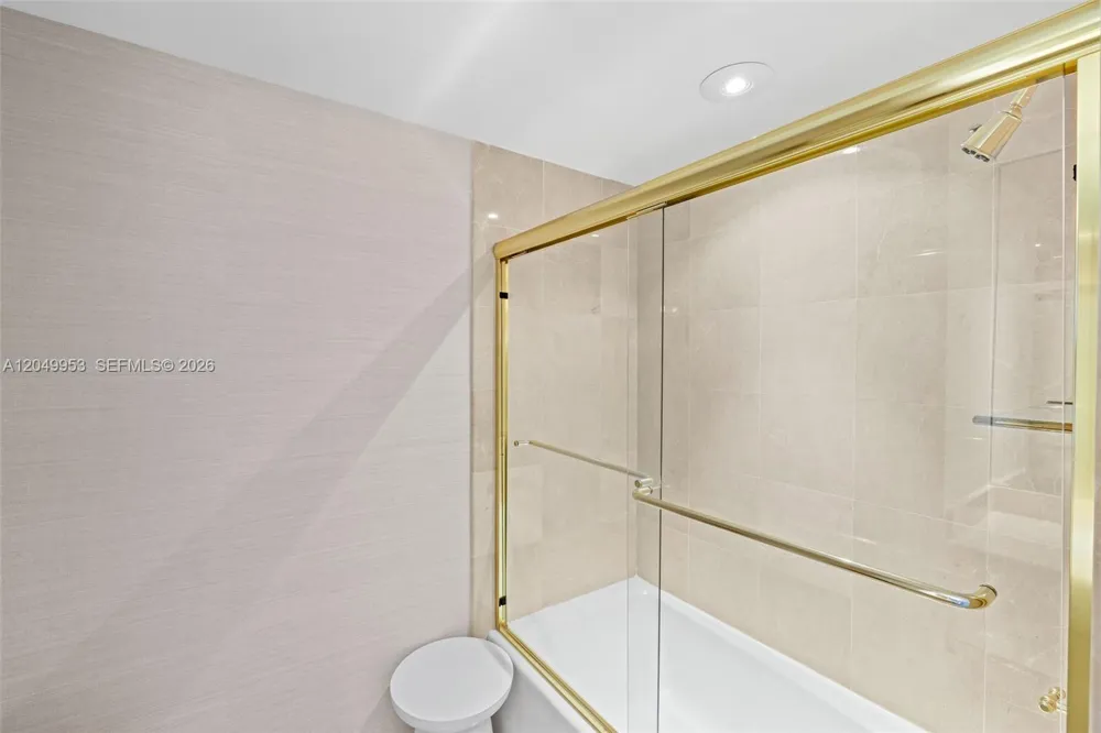 5025 Collins Ave #1707 Miami Beach, FL 33140