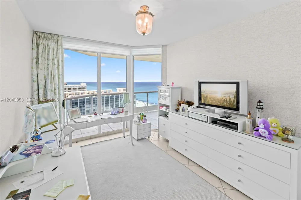 5025 Collins Ave #1707 Miami Beach, FL 33140