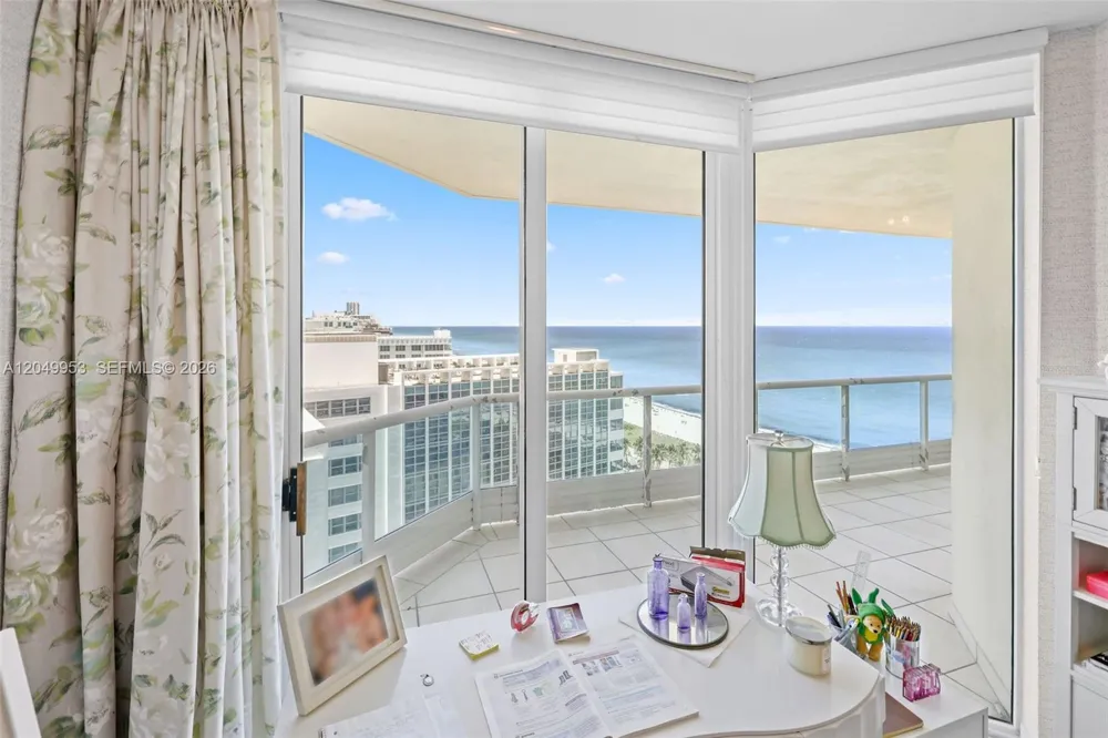 5025 Collins Ave #1707 Miami Beach, FL 33140