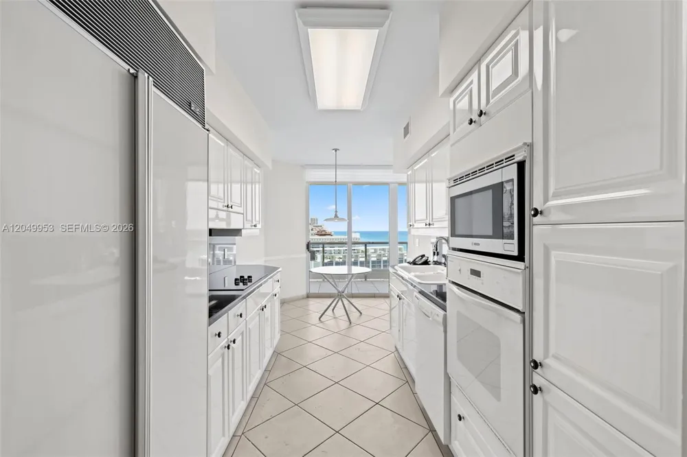5025 Collins Ave #1707 Miami Beach, FL 33140