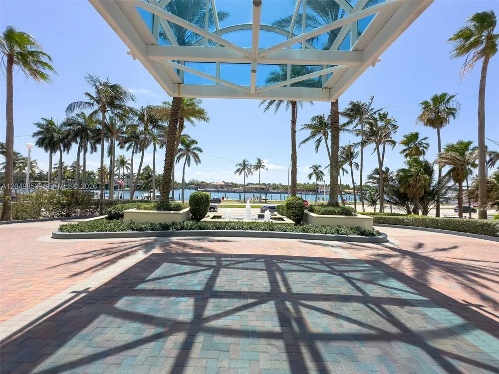 5025 Collins Ave #1707 Miami Beach, FL 33140