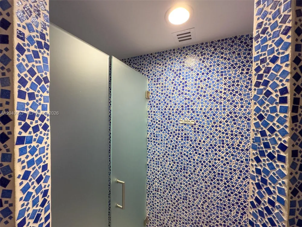 5025 Collins Ave #1707 Miami Beach, FL 33140